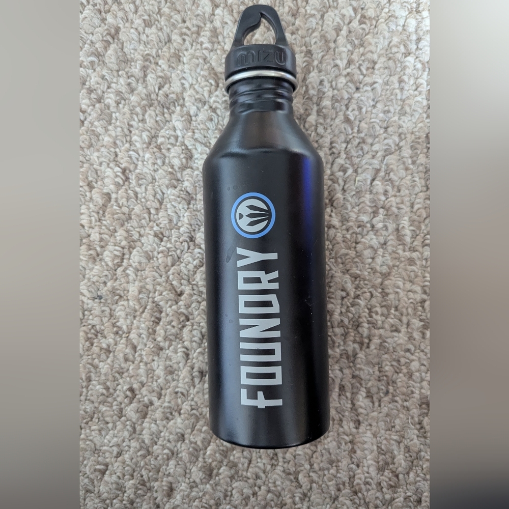 Mizu 25 oz water bottle